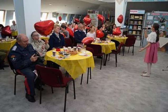 Сергей Рожков поздравил с Днем матери женщин, воспитывающих «особенных» детей