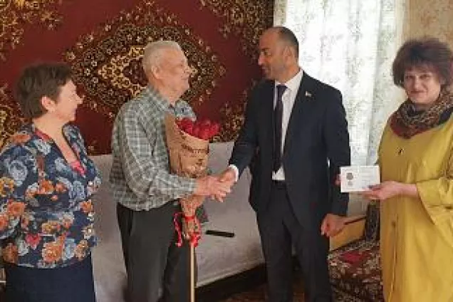 Михаил Сапрыкин вручил ветеранам Великой Отечественной войны юбилейные медали 