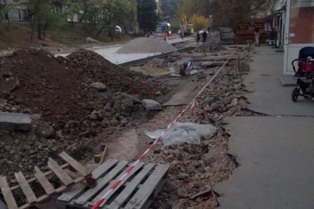 ФОТОРЕПЛИКА. Парковки на улице Ерошенко не будет?