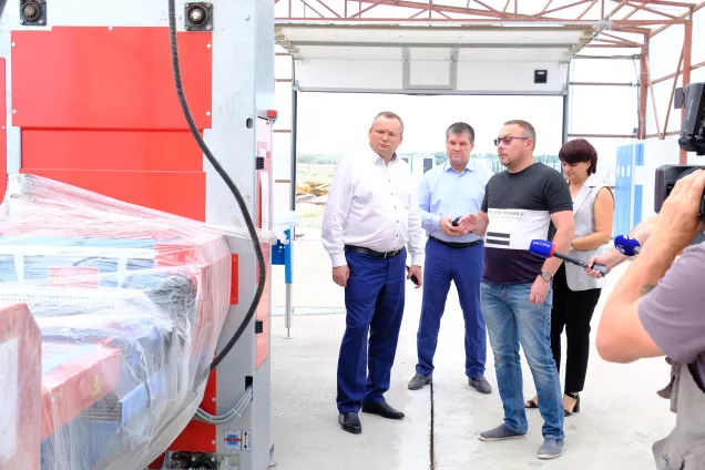 Обновленный стадион, модернизация предприятий и инвестиции – Председатель Думы Астраханской области Игорь Мартынов посетил Харабалинский район