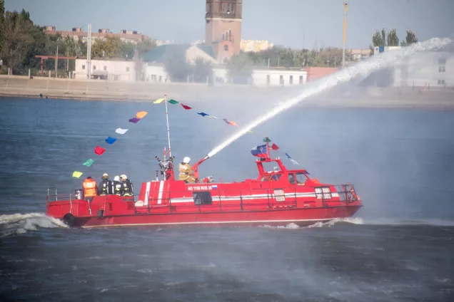 Всероссийский чемпионат водных спасателей открылся в Астрахани