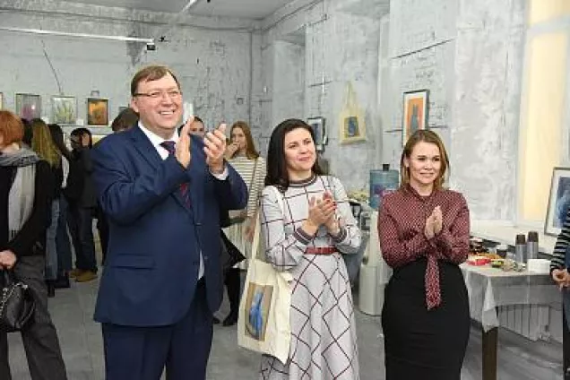 В галерее «Ростов» открылась выставка картин особенных детей «Чудеса на Соборном»