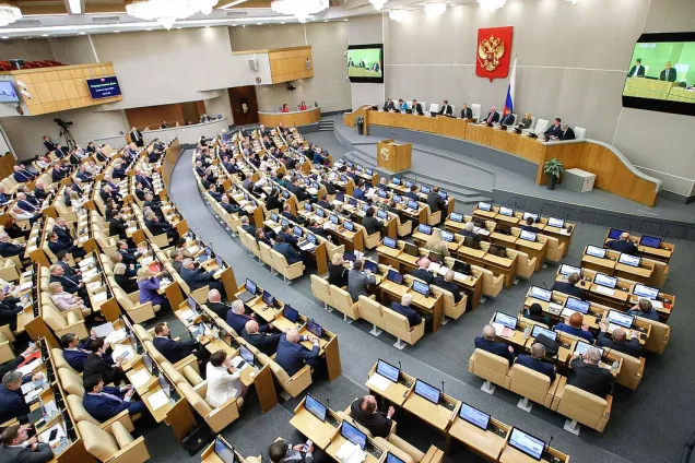 Госдума планирует запретить использование мобильных телефонов в школах