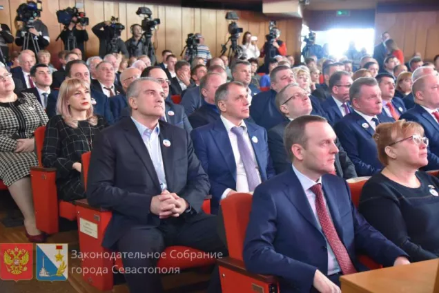 ФОТОРЕПОРТАЖ. В Госсовете Крыма прошло торжественное собрание, посвящённое 6-летию Общекрымского референдума