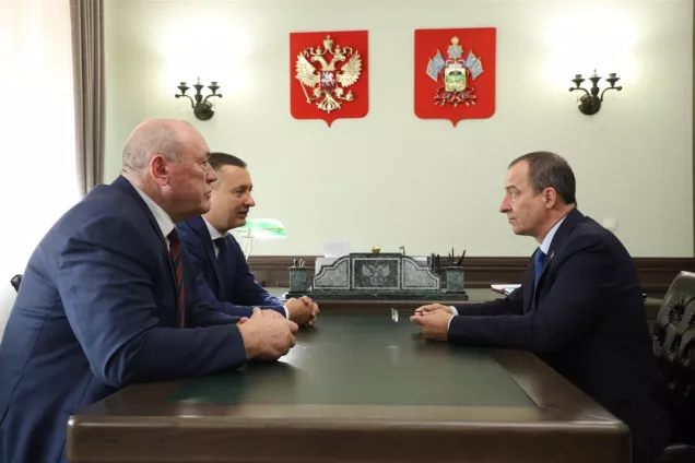 Юрий Бурлачко провел встречу с руководством Приморско-Ахтарского района Краснодарского края