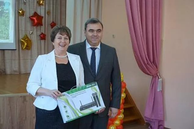 Сергей Рожков поздравил Грушевскую основную школу со 100-летним юбилеем