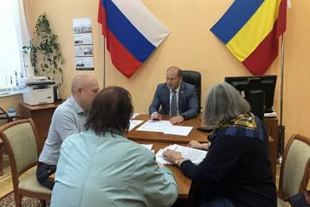 Александр Скрябин на приеме граждан разъяснил особенности реализации проектов, касающихся формирования комфортной городской среды 