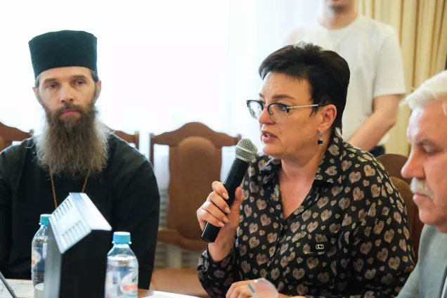 КРУГЛЫЙ СТОЛ ПО ПРОБЛЕМАМ ПОДДЕРЖКИ ИНСТИТУТА СЕМЬИ ПРОШЕЛ В АСТРАХАНИ