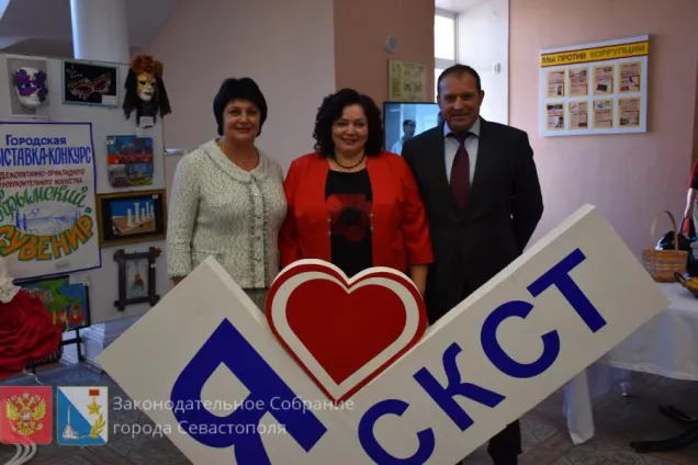 ФОТОРЕОПРТАЖ. Татьяна Лобач и Илья Журавлёв поздравили коллектив колледжа сервиса и торговли с 70-летием со дня основания