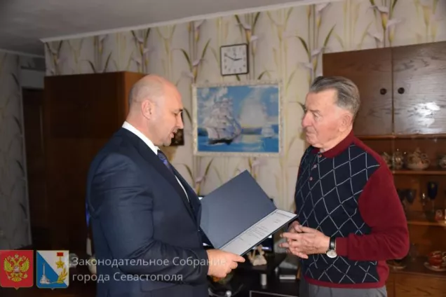 Владимир Немцев поздравил известного севастопольца Михаила Корнейчука с днем рождения