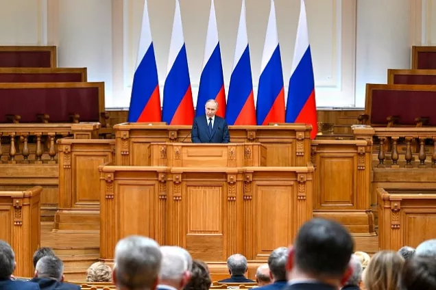 Президент России В. Путин провел встречу с Советом законодателей в Санкт-Петербурге