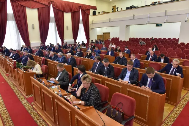 Донские депутаты оказали помощь сельским школам и детским садам