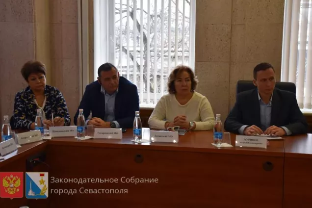 Вопросы, связанные с несанкционированной торговлей, обсудили в севастопольском парламенте