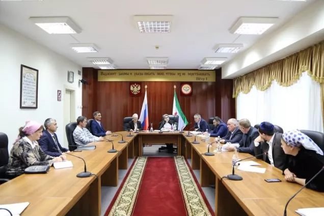 В Народном Собрании Республики Ингушетия прошло расширенное заседание комитета по образованию, культуре и связям с религиозными организациями 