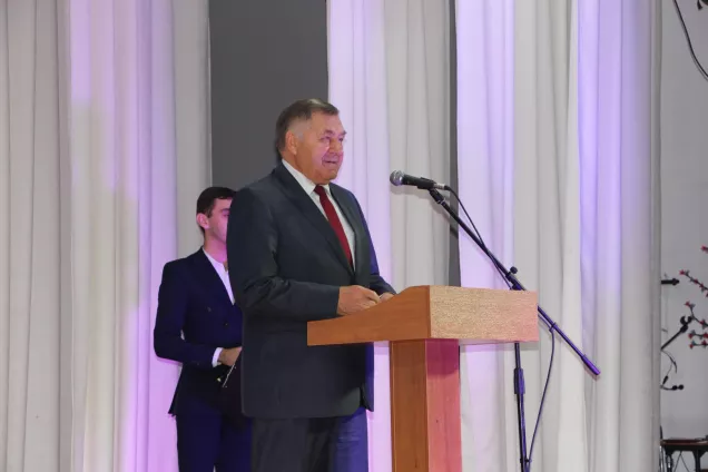 В.Нарожный принял участие в праздничном мероприятии, посвященном Дню матери