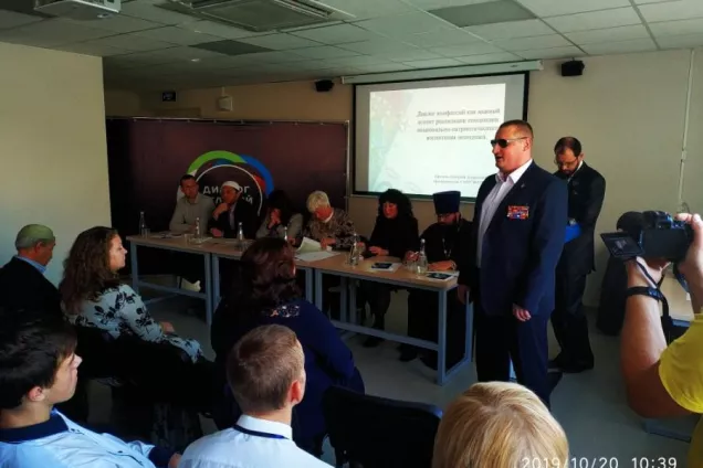 Депутаты приняли участие в молодёжном форуме