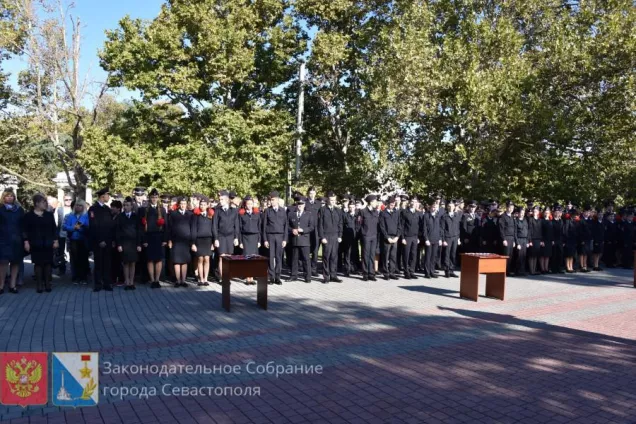 ФОТОРЕПОРТАЖ. 187 учащихся школы № 6 посвятили в кадеты