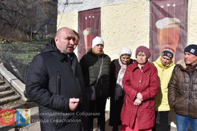 ФОТОРЕПОРТАЖ. Депутаты борются с уплотнительной застройкой на улице Дмитрия Ульянова