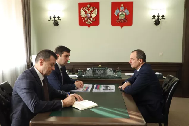 Ю.Бурлачко и А. Тарарыкин обсудили сотрудничество в 2025 году между ЗСК и департаментом казачества