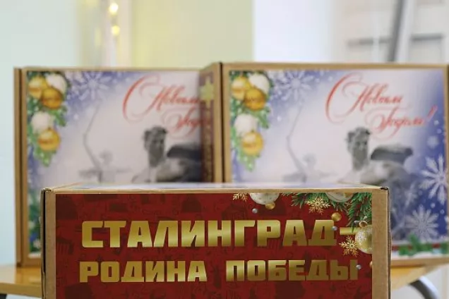 Волгоградские парламентарии посетили военный госпиталь и вручили новогодние подарки