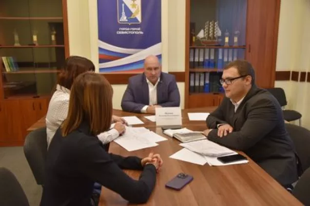 Спикер ЮРПА Владимир Немцев рассмотрел проблемные вопросы избирателей своего округа