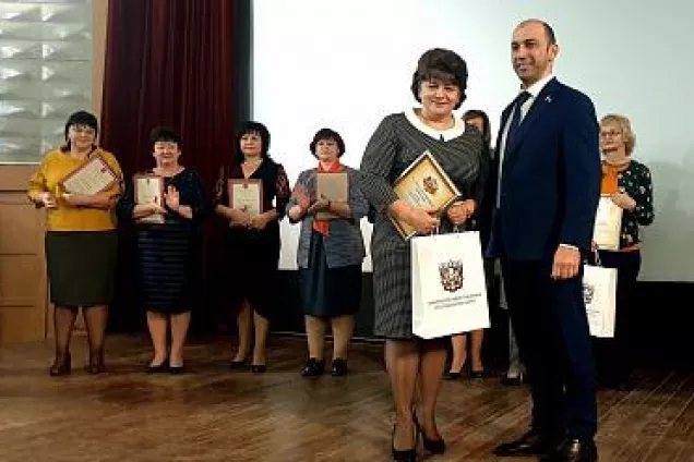 Михаил Сапрыкин поздравил участников конкурса  «Учитель года-2020» в Веселовском районе