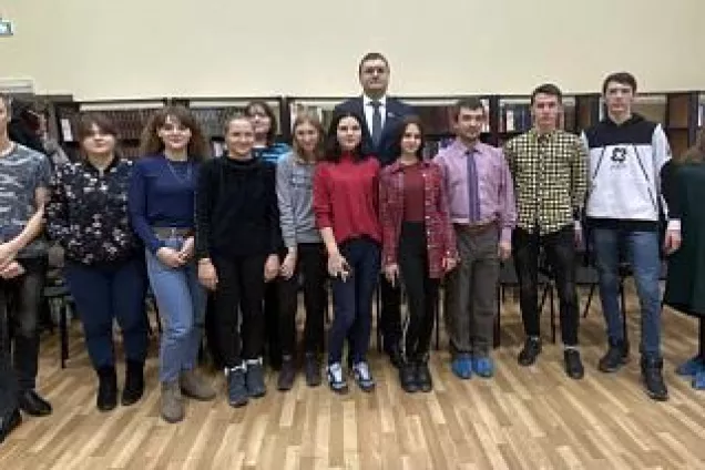 Роман Лютиков провел встречу с волонтерами проекта «Университет 55+»