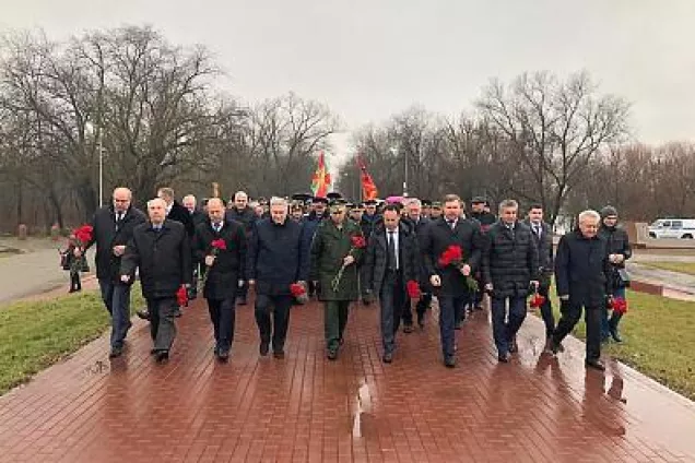 В день первого освобождения Ростова депутаты донского парламента участвуют в памятных мероприятиях