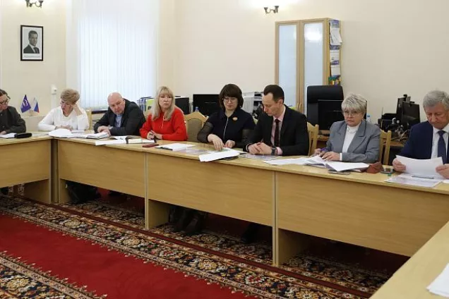 В  волгоградском парламенте продолжается обсуждение дополнительных мер по развитию здравоохранения