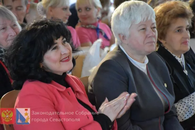 ФОТОРЕПОРТАЖ. Елена Глотова приветствовала участников фестиваля семейного творчества 