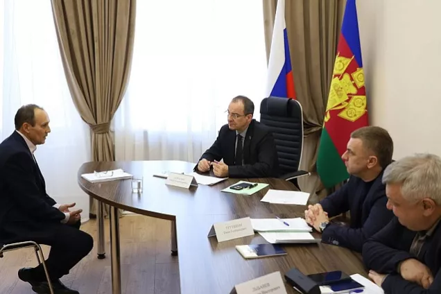 Краснодарцы обратились к спикеру кубанского парламента  Юрию Бурлачко с рядом волнующих их вопросов