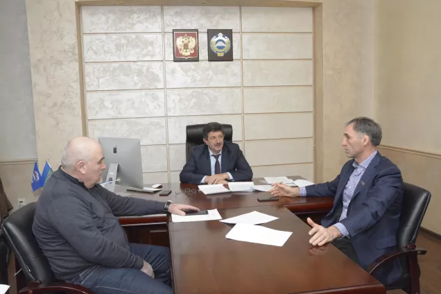 В Парламенте КЧР рассмотрели законопроект об правилах установки и эксплуатации рекламных конструкций