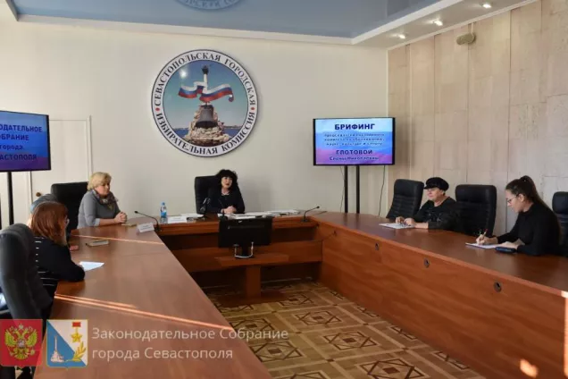 Елена Глотова рассказала журналистам о работе комитета по образованию, науке, культуре и спорту