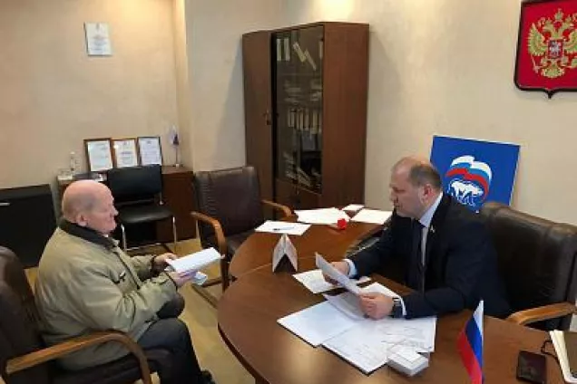 Александр Скрябин провел прием граждан в региональной общественной приемной Дмитрия Медведева