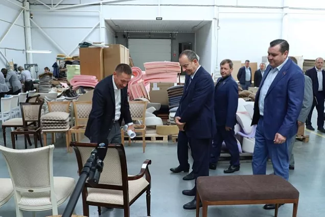 Спикер ЗСК Юрий Бурлачко посетил предприятия Курганинского района Краснодарского края