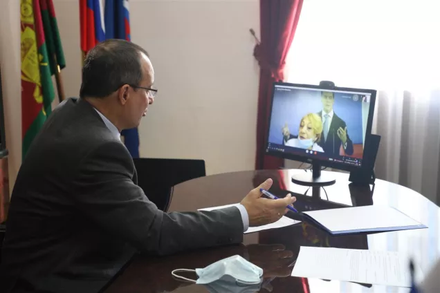 Руководитель фракции «Единая Россия» в ЗСК Юрий Бурлачко провел прием граждан в региональном отделении партии