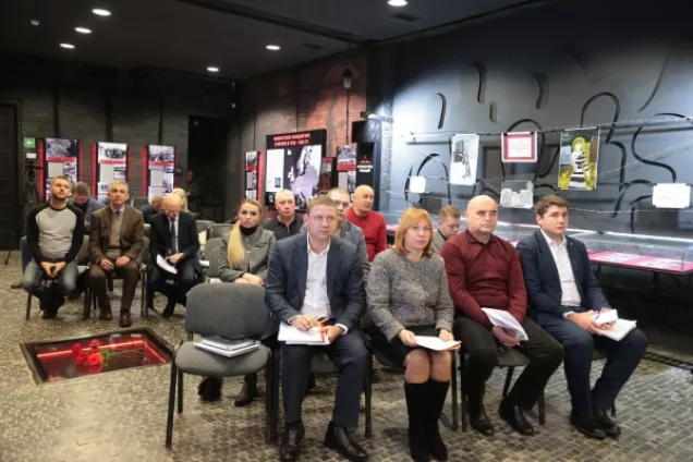 На территории Мемориала жертвам фашистской оккупации Крыма депутаты обсудили сохранение исторической памяти