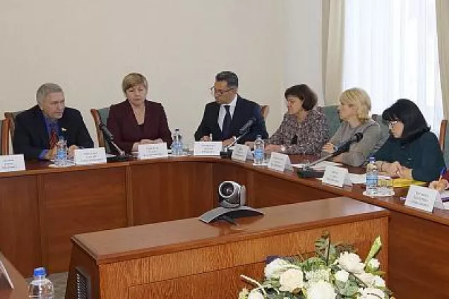 Донской парламент провел заседание круглого стола по итогам летней детской оздоровительной кампании