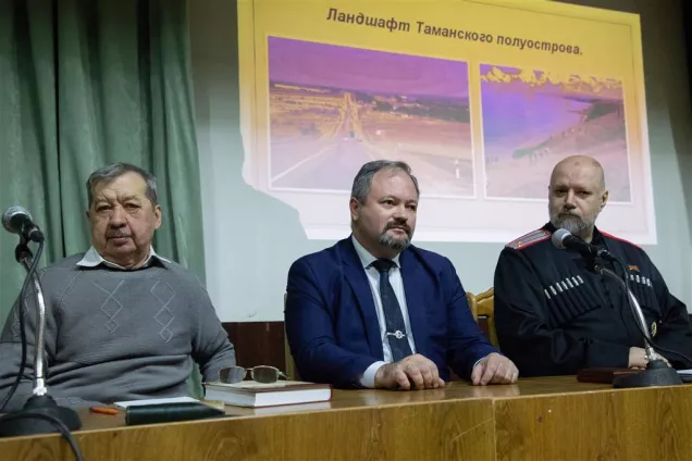 Законодатели поздравили с юбилеем ученого-этнографа Николая Бондаря