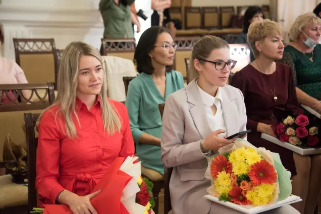 Астраханских учителей поздравили с профессиональным праздником