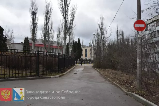 Члены комитета по образованию, науке, культуре и спорту посетили образовательные учреждения Ленинского района