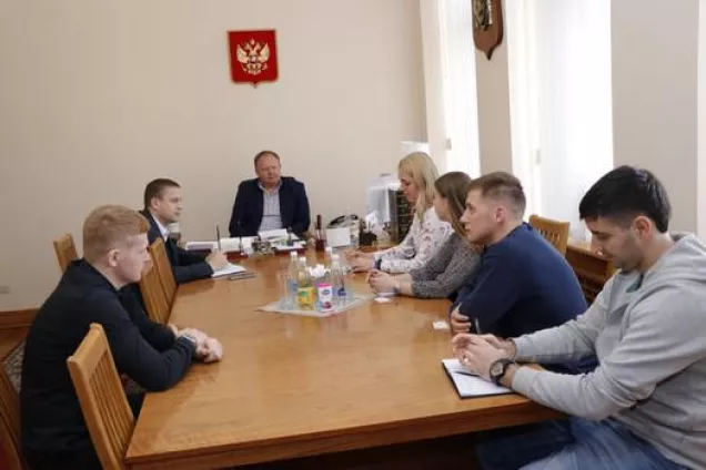 Алексей Черняк и Илья Донченко встретились с молодыми парламентариями