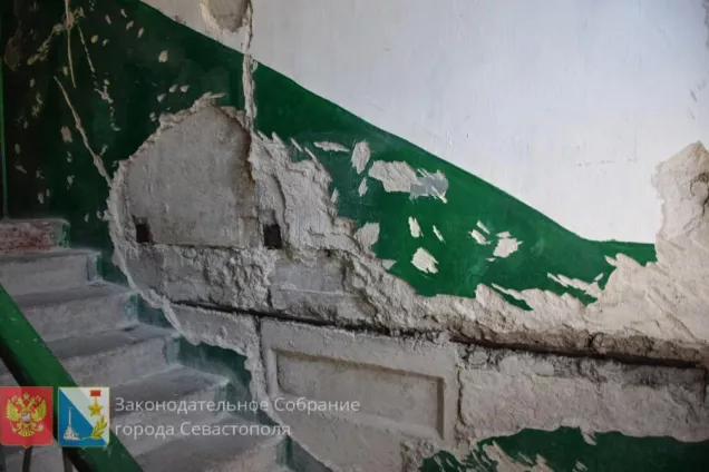 Вячеслав Камзолов взял на контроль ход ремонтов в подъездах в селе Верхнесадовое