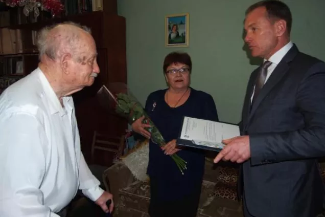 Виталий Шатунов поздравил с днем рождения одного из старейших членов «Единой России»