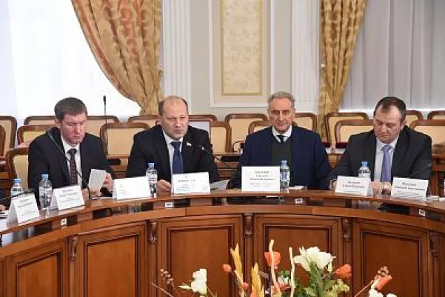 Александр Скрябин: «Депутаты регулярно встречаются со строителями для обсуждения накопившихся проблем и путей их решения»