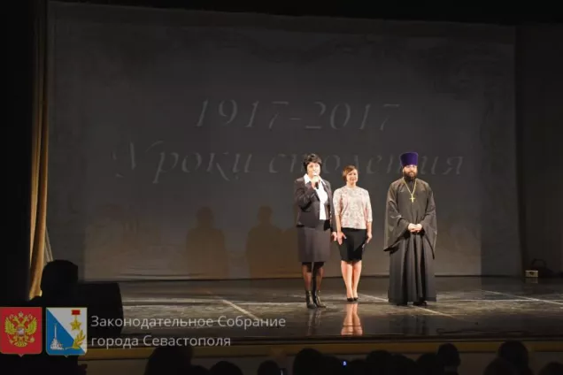 Татьяна Лобач поприветствовала участников и зрителей постановки «Уроки столетия: Святитель Лука»