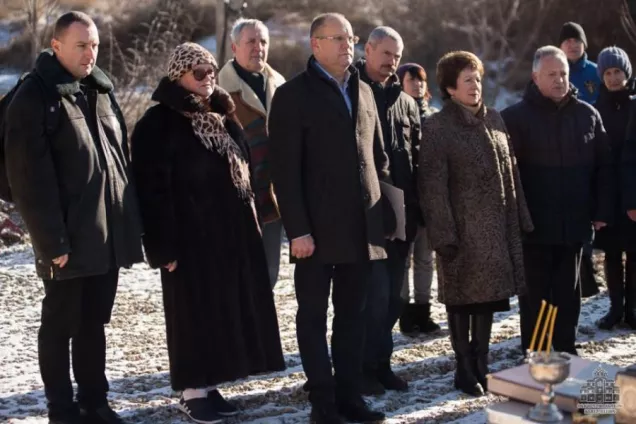 Екатерина Алтабаева и Вячеслав Горелов приняли участие в молебне на начало строительства храма-памятника вблизи Максимовой дачи