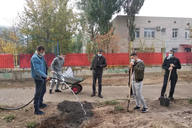 Депутат Ринат Аюпов помог благоустроить аллею на улице Валерии Барсовой