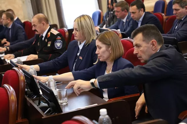 Кубанские депутаты будут представлять сведения о доходах в упрощенном порядке