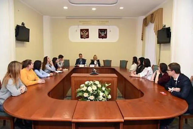 Екатерина Стенякина провела встречу со студентами Ростовского государственного экономического университета